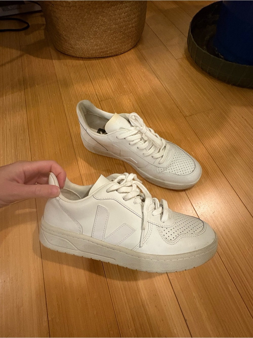 Women’s Veja V10 size 39
